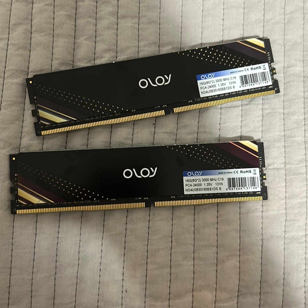 OLOY 16GB (all together) DDR4 3000Mhz Sticks